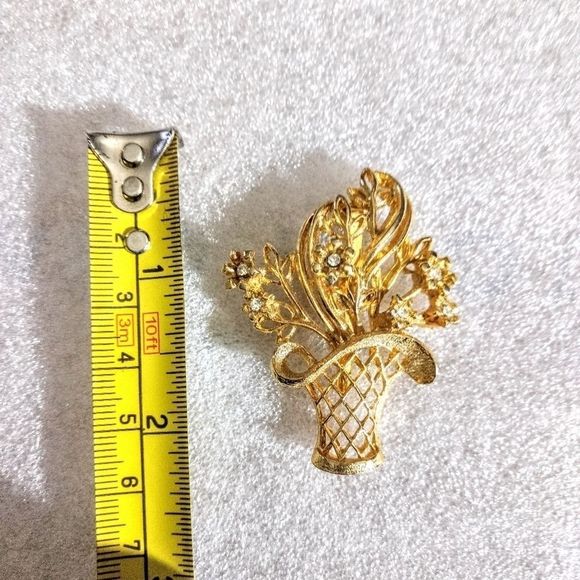 2" Gold Tone Crystal Flower Basket Brooch - Picture 3 of 6
